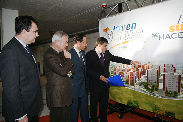 Valcárcel resalta “el compromiso” del Gobierno con los jóvenes para facilitarles el acceso a una vivienda de calidad y a precios asequibles - 1, Foto 1