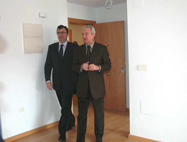 Valcárcel resalta “el compromiso” del Gobierno con los jóvenes para facilitarles el acceso a una vivienda de calidad y a precios asequibles - 3, Foto 3