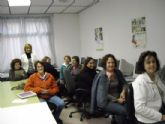 Varias mujeres aprenden inform�tica en el curso ofertado por el Ayuntamiento