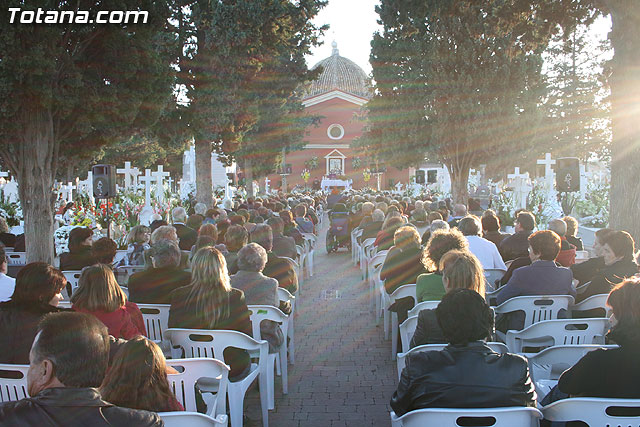 Cerca de 2.000 personas asistieron a la tradicional Misa de Ánimas, Foto 1