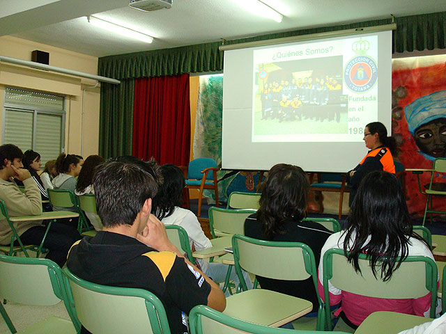 Un total de 800 jóvenes de los institutos de enseñanza secundaria participarán en los talleres de sensibilización sobre voluntariado, Foto 2