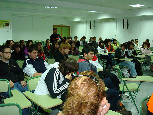 Un total de 800 jóvenes de los institutos de enseñanza secundaria participarán en los talleres de sensibilización sobre voluntariado, Foto 3