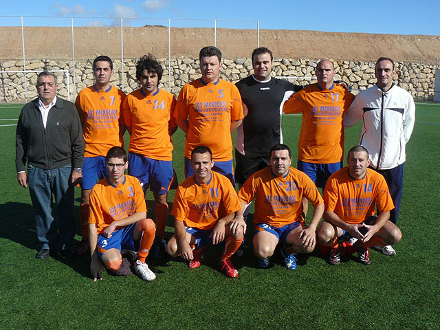El equipo Los Pachuchos se coloca como lider en solitario de la liga de futbol aficionado Juega Limpio, Foto 1