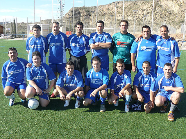 El equipo Los Pachuchos se coloca como lider en solitario de la liga de futbol aficionado Juega Limpio, Foto 2