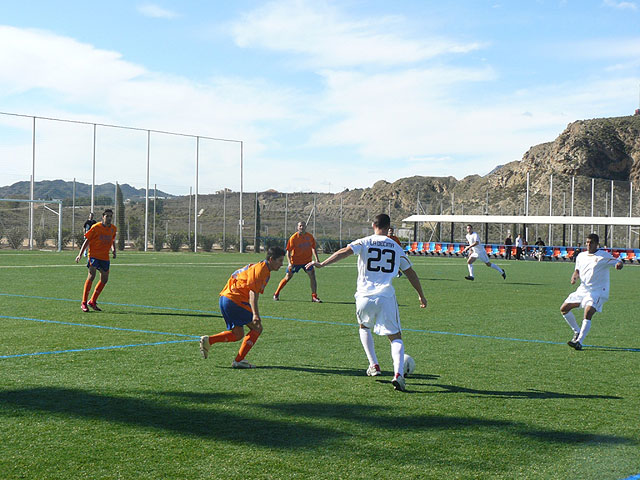 El equipo Los Pachuchos se coloca como lider en solitario de la liga de futbol aficionado Juega Limpio, Foto 3