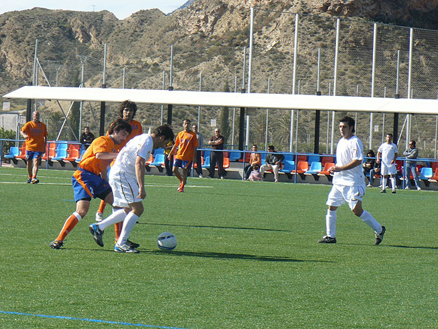 El equipo Los Pachuchos se coloca como lider en solitario de la liga de futbol aficionado Juega Limpio, Foto 4