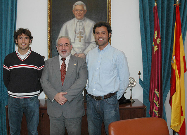 El campeón olímpico de piragüismo, Carlos Pérez Rial, visita la UCAM - 1, Foto 1