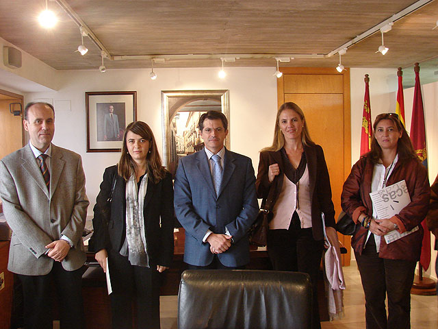 La Biblioteca Pilar Barnés cuenta desde ayer con una nueva auxiliar - 1, Foto 1