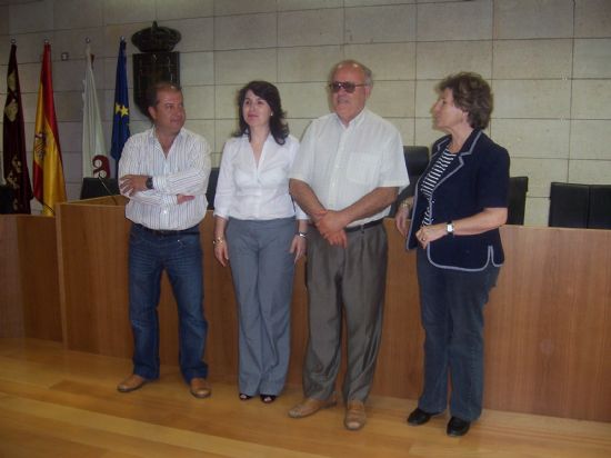 El ayuntamiento estudiará la posibilidad de instalar un punto de venta permanente con muestras representativas de la tradicional artesanía y alfarería local en La Santa, Foto 1
