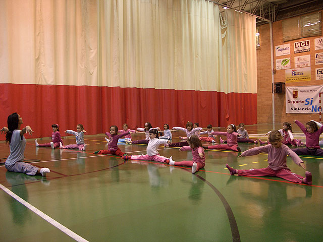 La Gimnasia Rítmica es la última tendencia deportiva en Santomera - 1, Foto 1