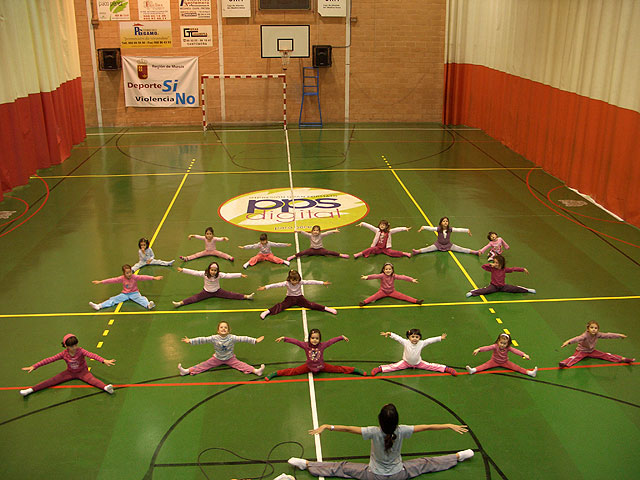 La Gimnasia Rítmica es la última tendencia deportiva en Santomera - 2, Foto 2
