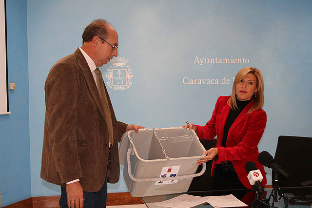 El Ayuntamiento repartirá contenedores para reciclado entre las familias caravaqueñas - 1, Foto 1
