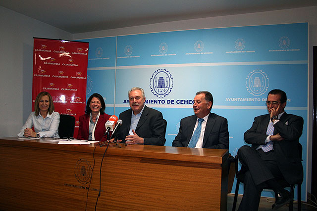 CajaMurcia dona un vehículo para el transporte de personas con discapacidad - 1, Foto 1