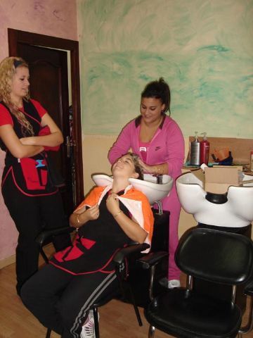 13 mujeres en Alcantarilla adquieren una formacin para ser futuras peluqueras - 2