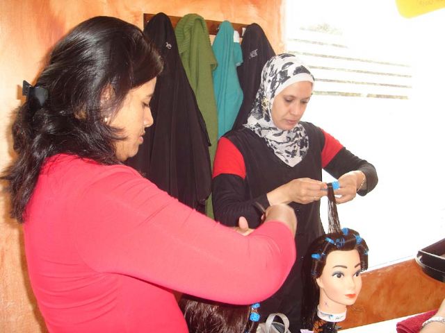 13 mujeres en Alcantarilla adquieren una formacin para ser futuras peluqueras - 5