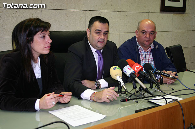El Ayuntamiento y la Asociación Cruz Roja Española Asamblea Local de Totana suscriben un convenio de colaboración, Foto 3