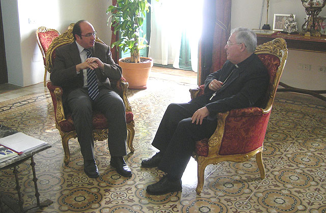 El Alcalde se ha reunido esta mañana con el Obispo de la Diócesis de Cartagena para establecer colaboraciones en varias iniciativas en Puerto Lumbreras - 1, Foto 1