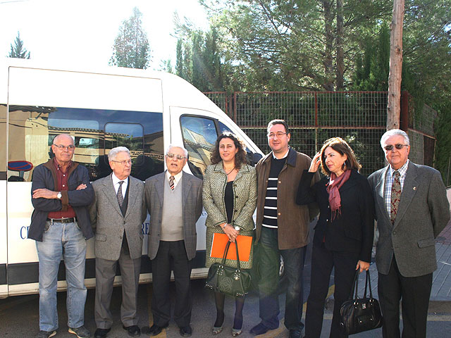 Obras Públicas subvenciona un vehículo adaptado para la Asociación de Personas Mayores de Mula - 1, Foto 1