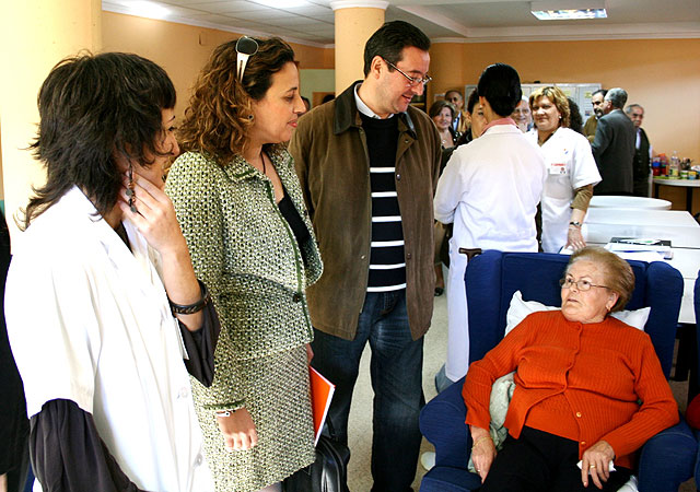 Obras Públicas subvenciona un vehículo adaptado para la Asociación de Personas Mayores de Mula - 2, Foto 2