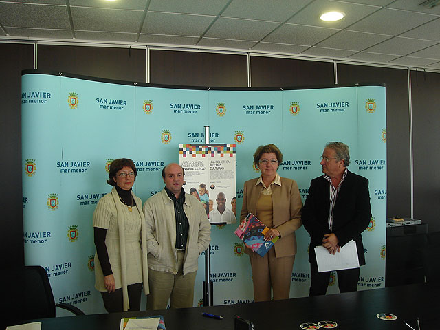 Una mediadora intercultural facilitará la integración social de los extranjeros desde la biblioteca municipal - 1, Foto 1