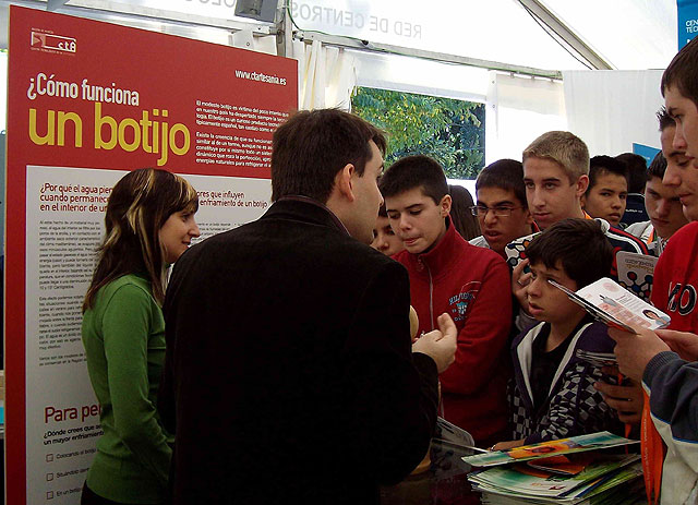 El Centro Tecnolgico de la Artesana participa en la Semana de la Ciencia explicando el funcionamiento de un botijo - 2