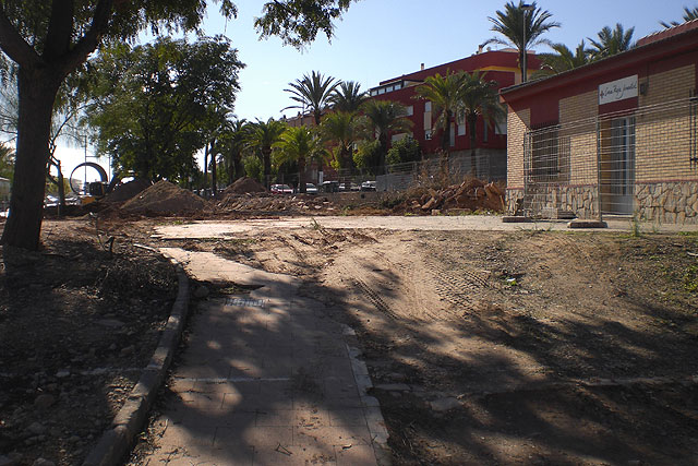 Comienzan las obras para proceder a la reforma del actual jardín de la Cruz Roja de Totana, Foto 3