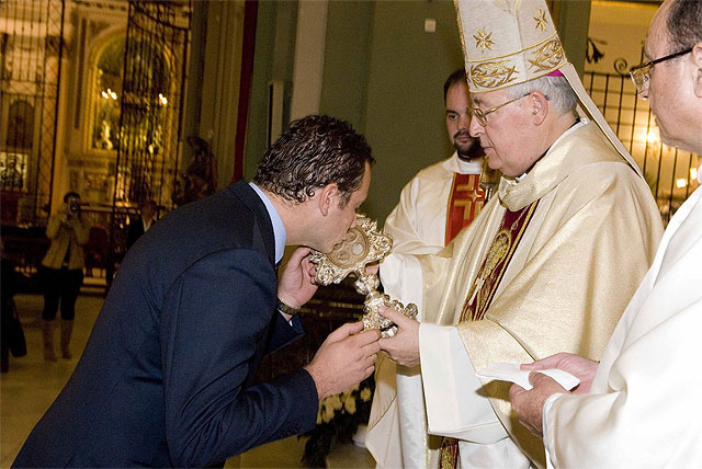 Los cartageneros inundan de flores el altar de Santa María - 3, Foto 3