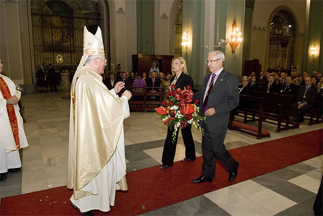 Los cartageneros inundan de flores el altar de Santa María - 4, Foto 4