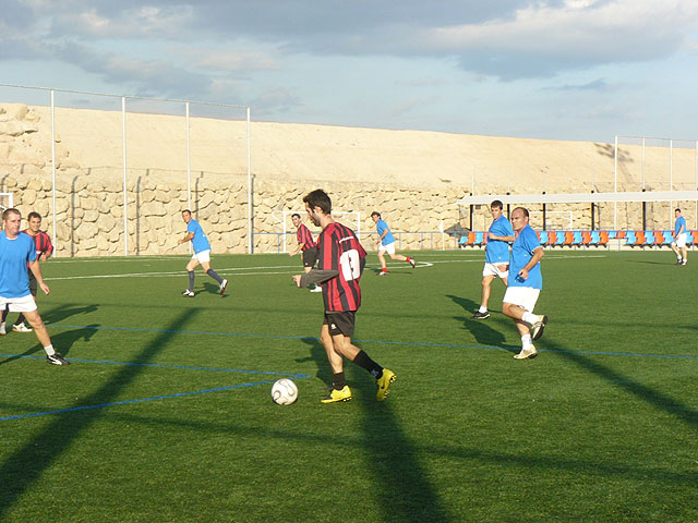 Muebles Mondrián es el nuevo lider de la liga de futbol aficionado Juega Limpio, Foto 1