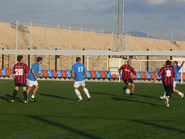 Muebles Mondrián es el nuevo lider de la liga de futbol aficionado Juega Limpio, Foto 2