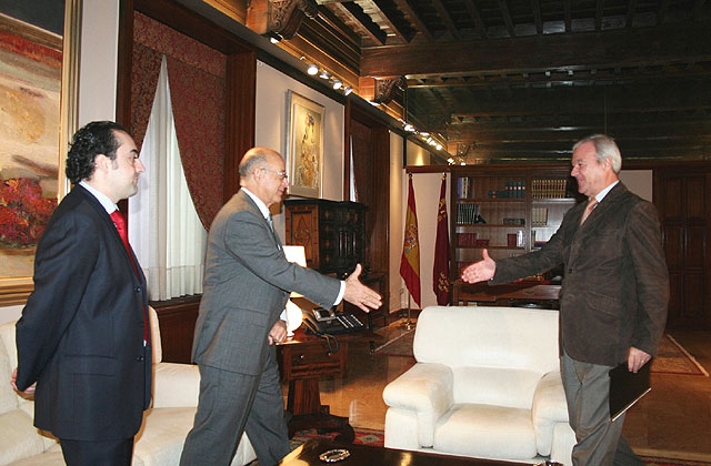 El presidente de la Comunidad, Ramón Luis Valcárcel, recibió al alcalde de Cieza, Antonio Tamayo - 1, Foto 1