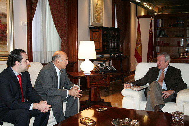 El presidente de la Comunidad, Ramón Luis Valcárcel, recibió al alcalde de Cieza, Antonio Tamayo - 2, Foto 2