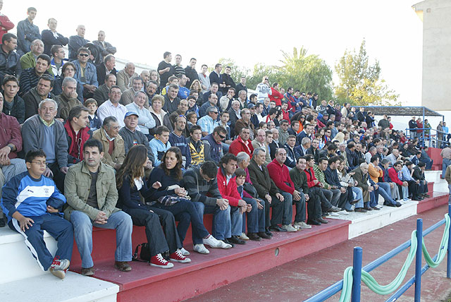 Dos mil aficionados se dieron cita en el estadio municipal de ftbol “Juan Cayuela” - 2