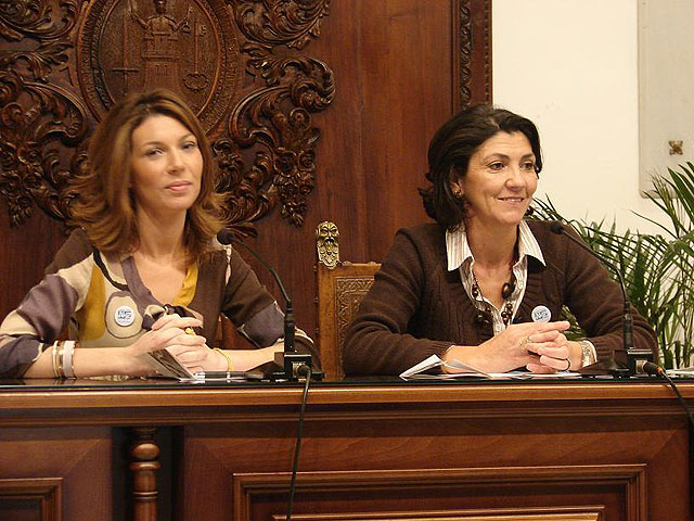 La Asociación Alzheimer celebra su X aniversario con una serie de actos que incluye la proyección de una película, una exposición, dos cursos y la inauguración oficial del Centro de Atención - 1, Foto 1