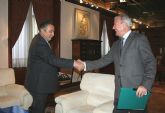 El presidente de la Comunidad, Ramn Luis Valcrcel, recibi hoy al alcalde de Aledo, Simn Alcaraz