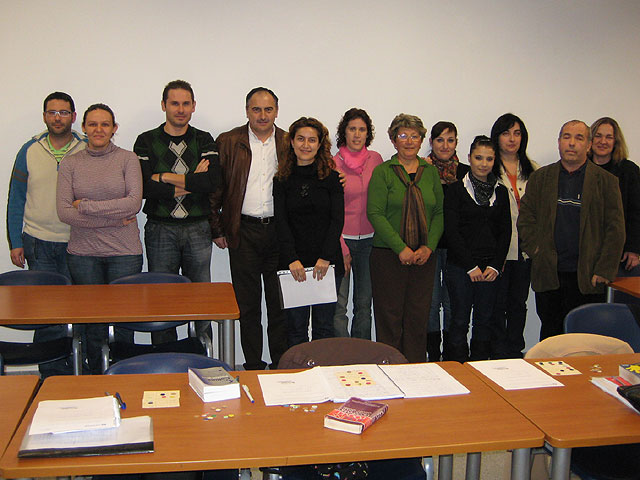 Clausuran el curso de “Inglés Nivel Avanzado”, de 30 horas de duración, con la entrega de diplomas a los alumnos que han realizado esta acción formativa, Foto 1