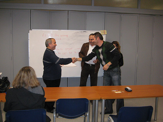 Clausuran el curso de “Inglés Nivel Avanzado”, de 30 horas de duración, con la entrega de diplomas a los alumnos que han realizado esta acción formativa, Foto 3