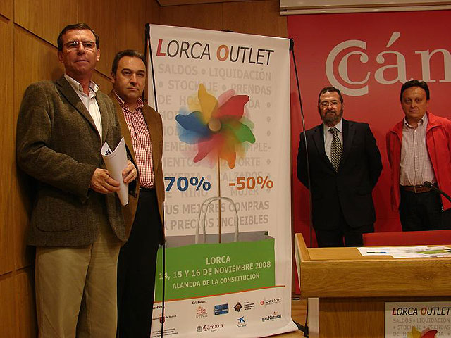 La Alameda de la Constitución acogerá este fin de semana la primera Feria Outlet de Lorca, en la que se podrá comprar con descuentos de hasta el 70% - 1, Foto 1