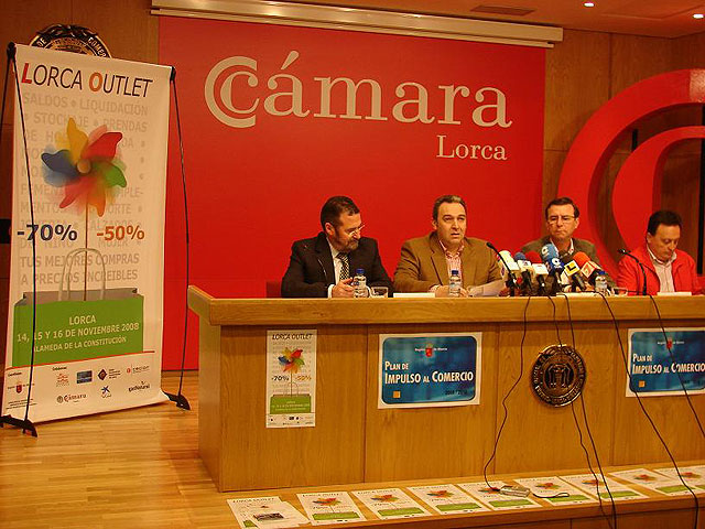 La Alameda de la Constitución acogerá este fin de semana la primera Feria Outlet de Lorca, en la que se podrá comprar con descuentos de hasta el 70% - 2, Foto 2