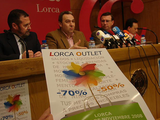 La Alameda de la Constitución acogerá este fin de semana la primera Feria Outlet de Lorca, en la que se podrá comprar con descuentos de hasta el 70% - 3, Foto 3