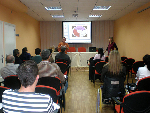 La Policía Local y la Guardia Civil aprende técnicas para atender a mujeres maltratadas - 1, Foto 1