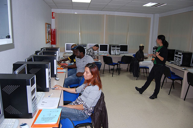 Informática básica e Internet para inmigrantes en Las Torres de Cotillas - 1, Foto 1