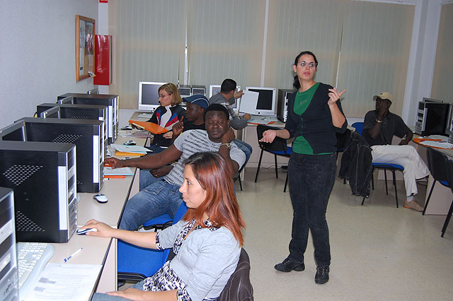 Informática básica e Internet para inmigrantes en Las Torres de Cotillas - 2, Foto 2