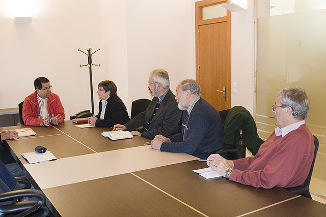 El alcalde se rene con miembros de la iglesia de Camposol “Saint Nicholas”, Foto 1