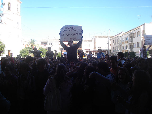 La alcaldesa recibe a los estudiantes que se manifestaban contra Bolonia y se compromete a trasladar su manifiesto a las instancias competentes - 1, Foto 1