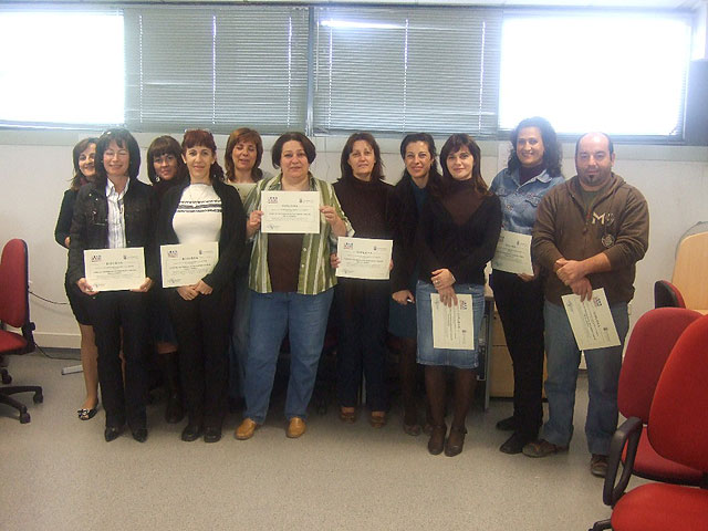 La concejal de Fomento, Empleo y Nuevas Tecnologías clausura el curso “Procesador de textos Word y hoja de calculo Excel, Foto 1