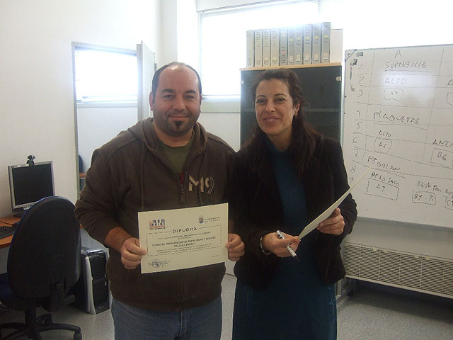 La concejal de Fomento, Empleo y Nuevas Tecnologías clausura el curso “Procesador de textos Word y hoja de calculo Excel, Foto 2