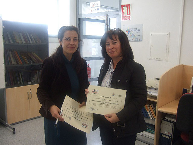 La concejal de Fomento, Empleo y Nuevas Tecnologías clausura el curso “Procesador de textos Word y hoja de calculo Excel, Foto 3