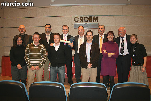 Autoridades locales asisten a la entrega de premios de la promoción inmobiliaria, Foto 1