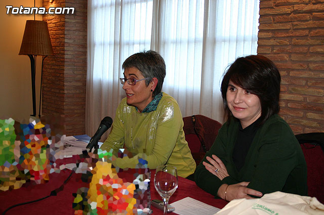 Amas de casa y consumidoras reciben una charla formativa sobre alimentos y zumos envasados, Foto 1